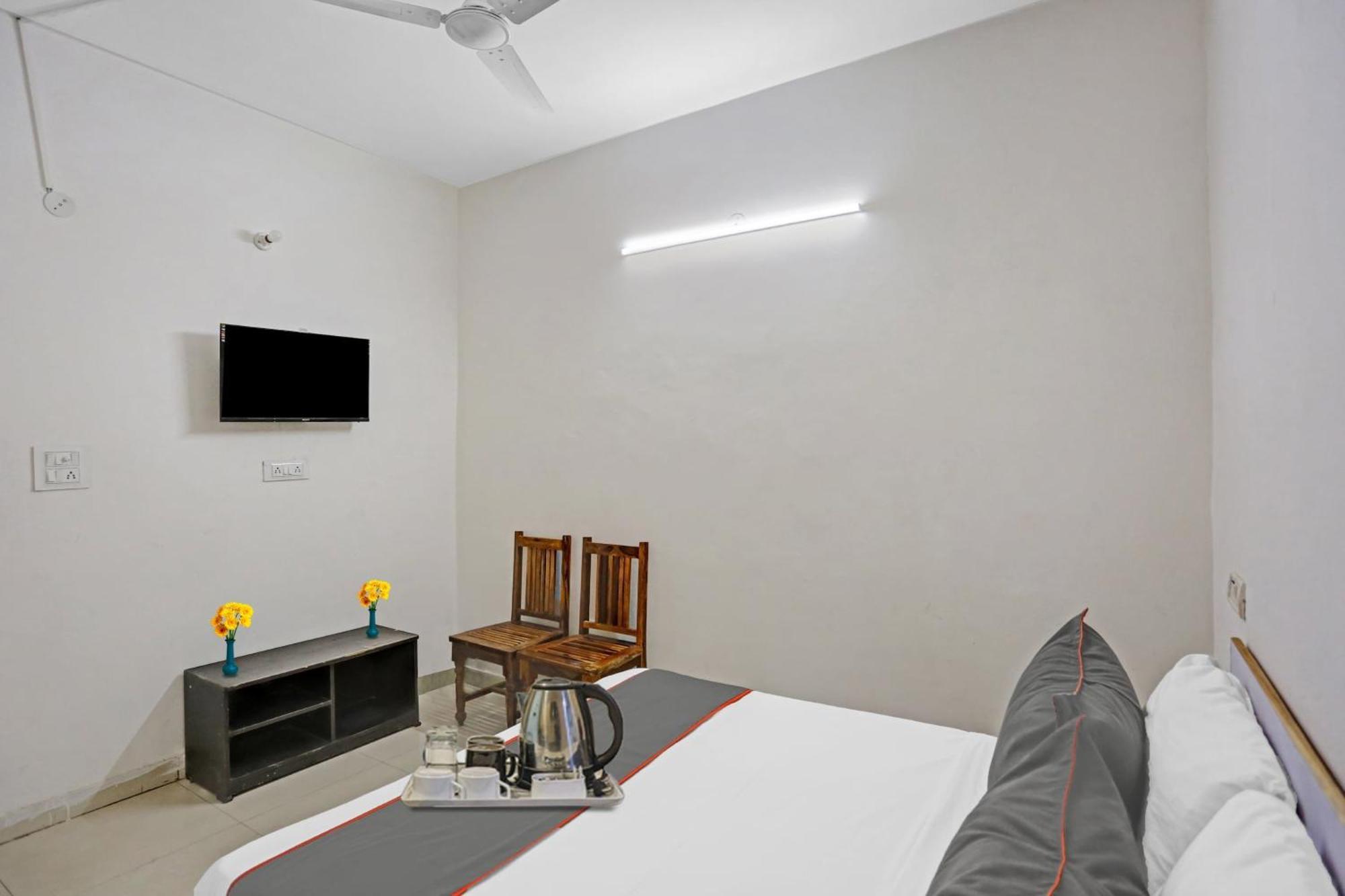 Hotel O Imperial Residency Near Dashrath Puri Metro Station Нью-Дели Экстерьер фото